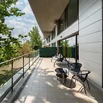 Ochota Deluxe Apartment